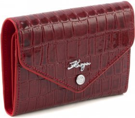 Шкіряний жіночий гаманець червоного кольору в три складання з тисненням KARYA (19981)