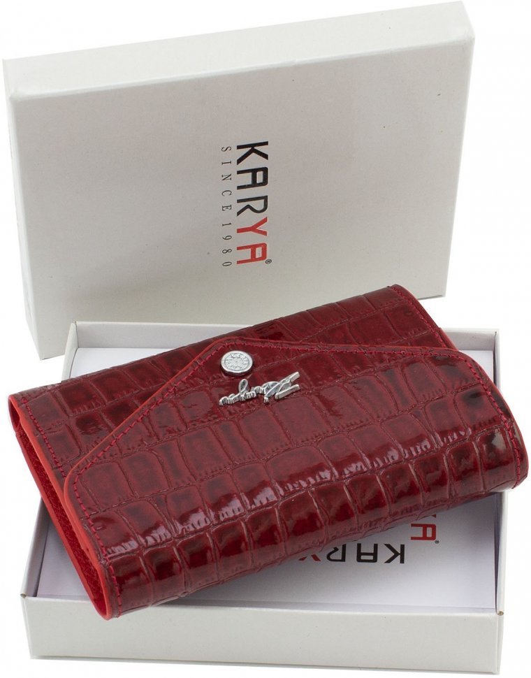 Кожаный женский кошелек красного цвета в три сложения с тиснением KARYA (19981)