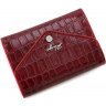 Шкіряний жіночий гаманець червоного кольору в три складання з тисненням KARYA (19981) - 6