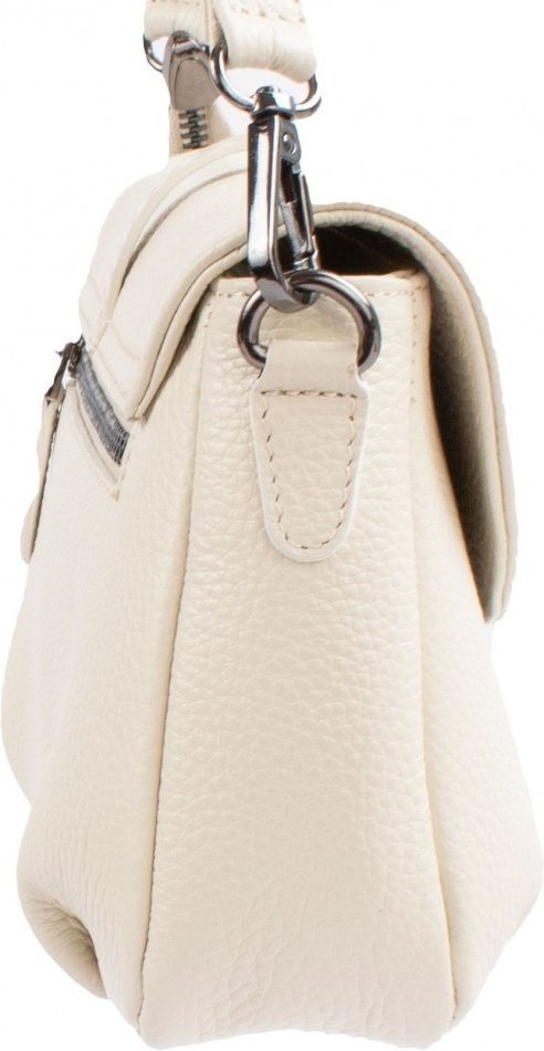 Женская белая сумка-кроссбоди из фактурной кожи на клапане с магнитом Desisan (19167)