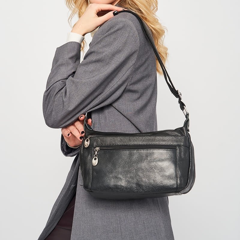 Недорога жіноча сумка із зернистої шкіри в чорному кольорі з блискавковою застібкою Keizer (21279)