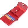 Невеликий жіночий шкіряний гаманець червоного кольору на кнопці Shvigel (2416618) - 3