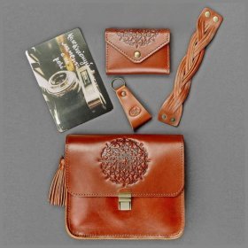 Подарунковий набір коричневого кольору з сумки, Картхолдер, браслета і брелока BlankNote Будапешт (12342)