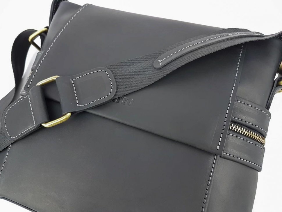 Удобная мужская сумка черного цвета через плечо VATTO (11726)