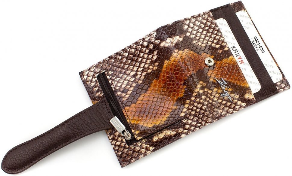 Коричневий жіночий тонкий гаманець із натуральної шкіри з фактурою під змію KARYA (19477)