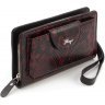 Жіночий гаманець-клатч на зап'ясті із чорно-червоної шкіри з візерунком KARYA (19604) - 1