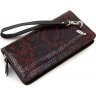 Жіночий гаманець-клатч на зап'ясті із чорно-червоної шкіри з візерунком KARYA (19604) - 5