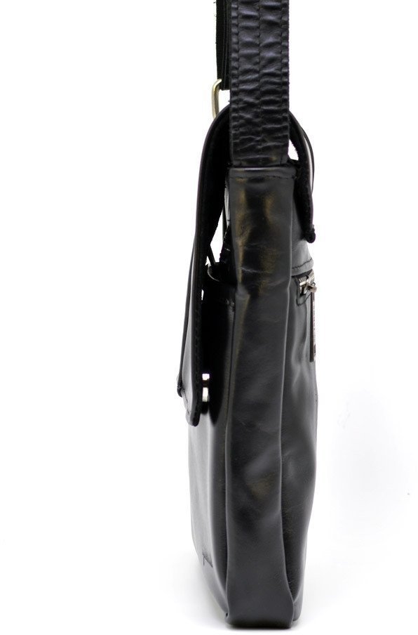 Мужская черная сумка через плечо из натуральной кожи с фиксацией на клапан TARWA (19773)