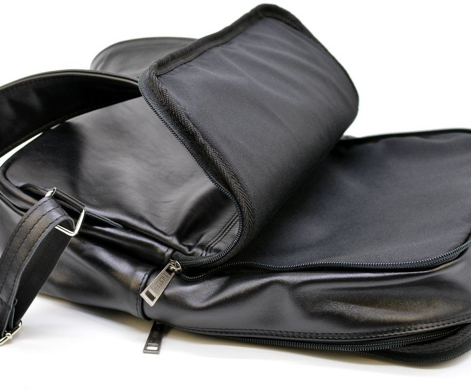 Мужской кожаный городской рюкзак из черного цвета на два отделения TARWA (19927)