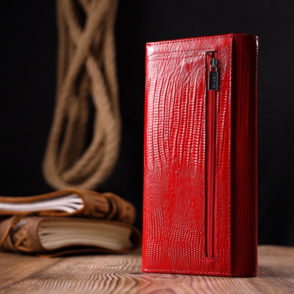 Лаковий жіночий горизонтальний гаманець із натуральної шкіри під рептилію в червоному кольорі KARYA (2421171)