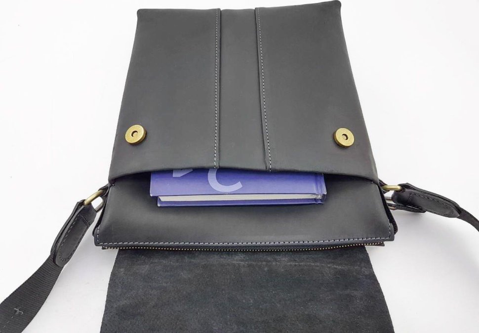 Класична наплічна сумка планшет чорного кольору з ручкою VATTO (11827)