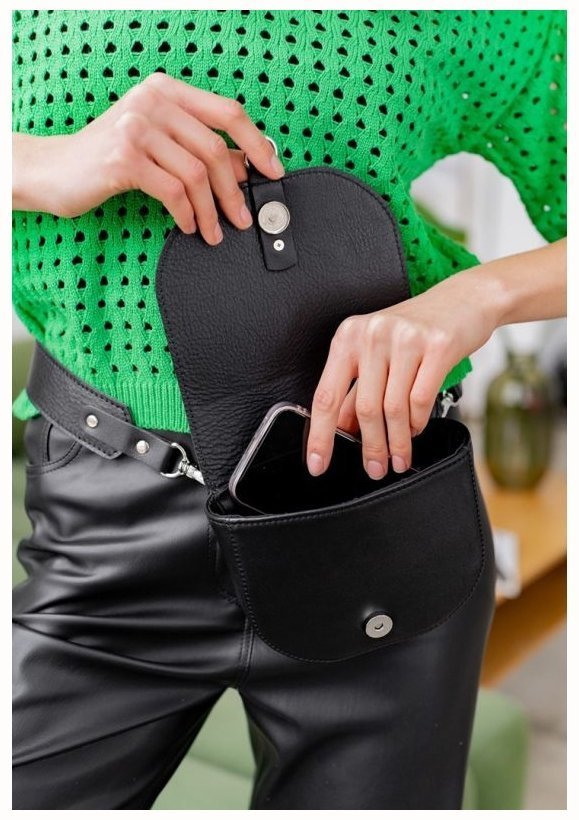 Миниатюрная женская кожаная сумка черного цвета через плечо или на пояс BlankNote Ruby S 79085