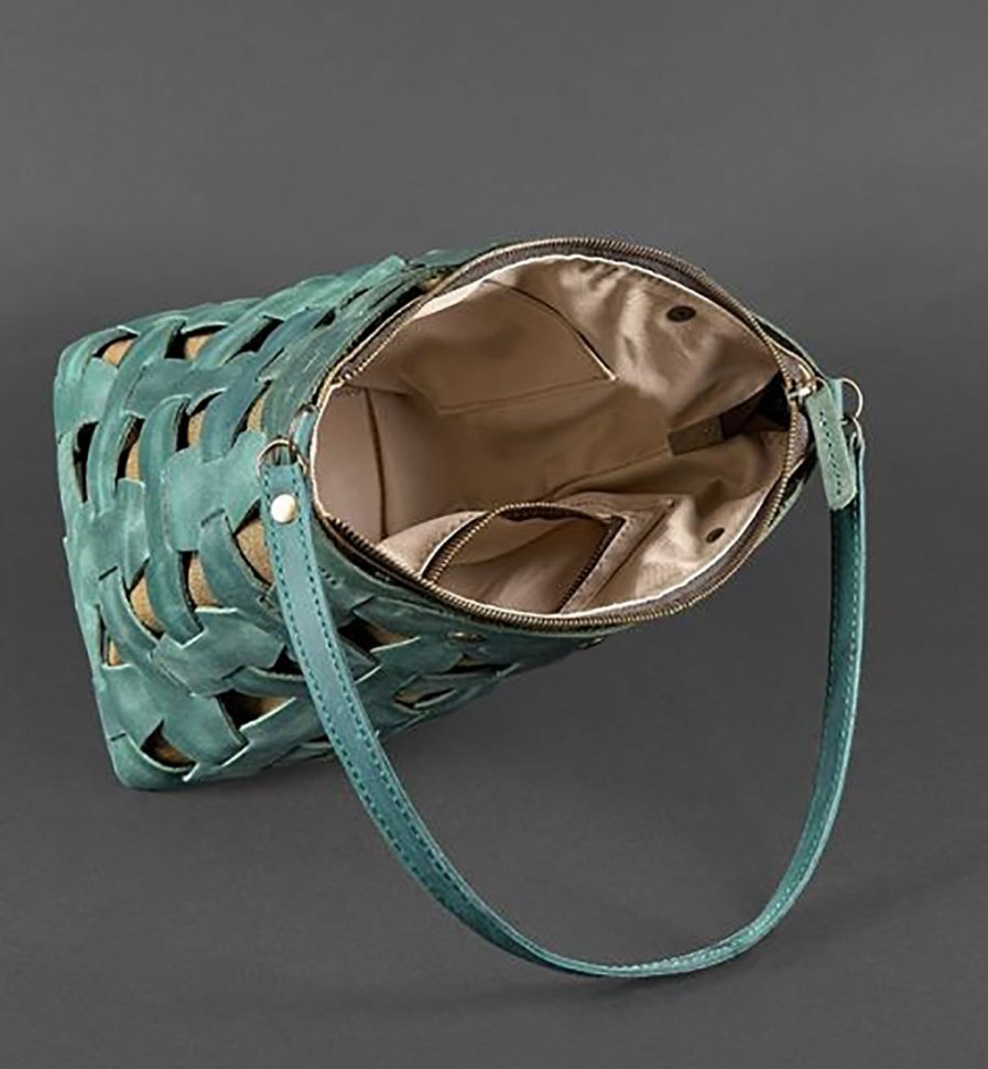 Вертикальная сумка зеленого цвета из винтажной кожи BkankNote Пазл M (12760) 