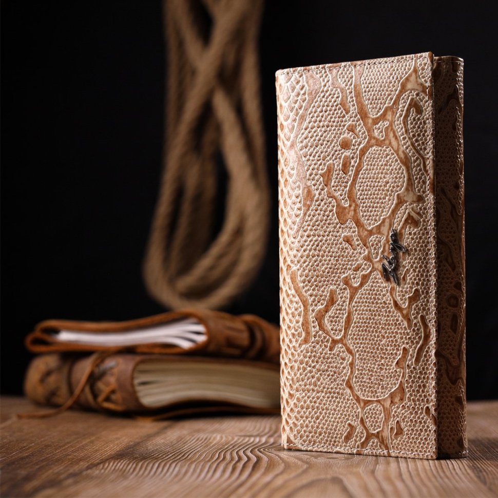 Горизонтальный лаковый женский кошелек из натуральной кожи с тиснением под змею KARYA (2421172)