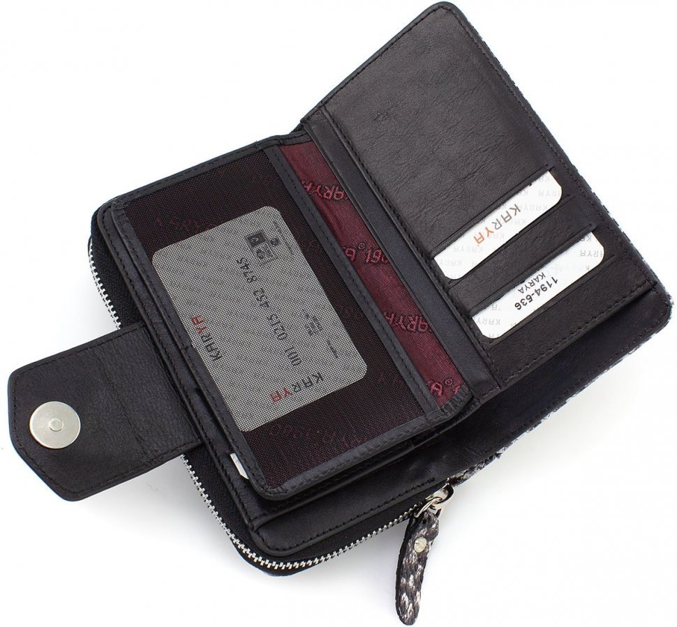 Чорно-білий жіночий гаманець-клатч із натуральної шкіри з фактурою змії KARYA (19976)