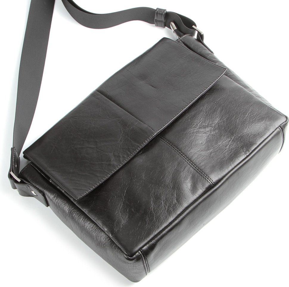 Популярная мужская сумка-мессенджер из гладкой кожи черного окраса SHVIGEL (00858)