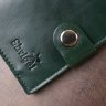 Практичний шкіряний чоловічий портмоне зеленого кольору з хлястиком на кнопці Shvigel (2416504) - 6