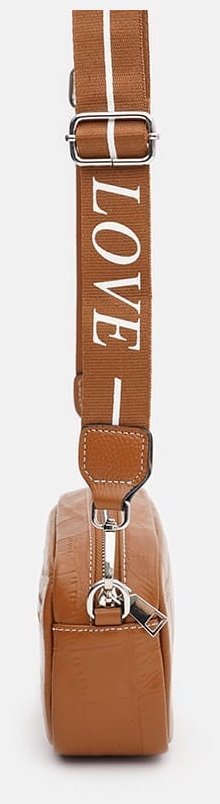 Маленька жіноча сумка-кроссбоді з натуральної шкіри під крокодила світло-коричневого кольору Keizer 71688