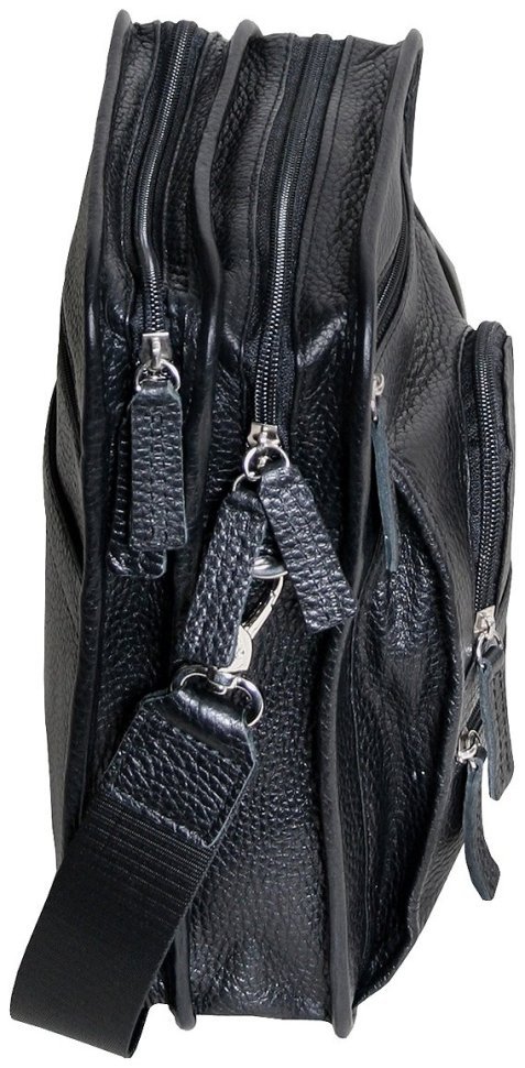 Містка чоловіча сумка на 3 відділення з фактурної шкіри та плечовим ременем Vip Collection 102488 чорного кольору фото №5 Містка чоловіча сумка на 3 відділення з фактурної шкіри та плечовим ременем Vip Collection 102488 чорного кольору modnotak фото №5