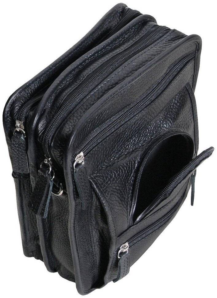 Містка чоловіча сумка на 3 відділення з фактурної шкіри та плечовим ременем Vip Collection 102488 чорного кольору фото №8 Містка чоловіча сумка на 3 відділення з фактурної шкіри та плечовим ременем Vip Collection 102488 чорного кольору modnotak фото №8