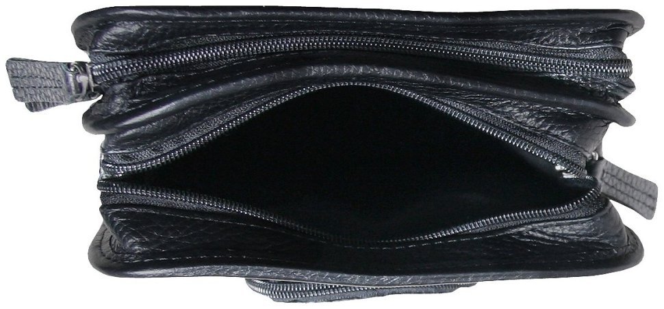 Містка чоловіча сумка на 3 відділення з фактурної шкіри та плечовим ременем Vip Collection 102488 чорного кольору фото №10 Містка чоловіча сумка на 3 відділення з фактурної шкіри та плечовим ременем Vip Collection 102488 чорного кольору modnotak фото №10