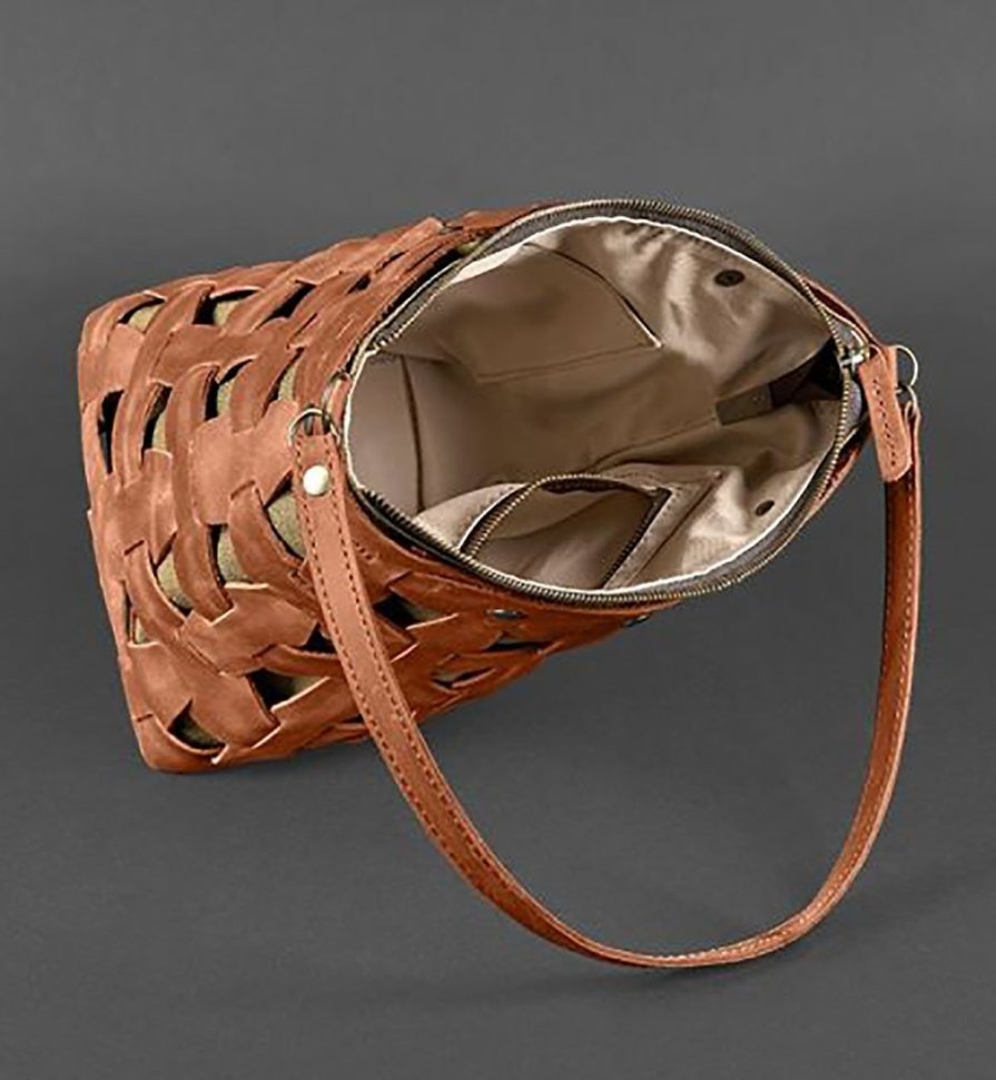 Плетеная сумка из винтажной кожи светло-коричневого цвета BlankNote Пазл M (12762)