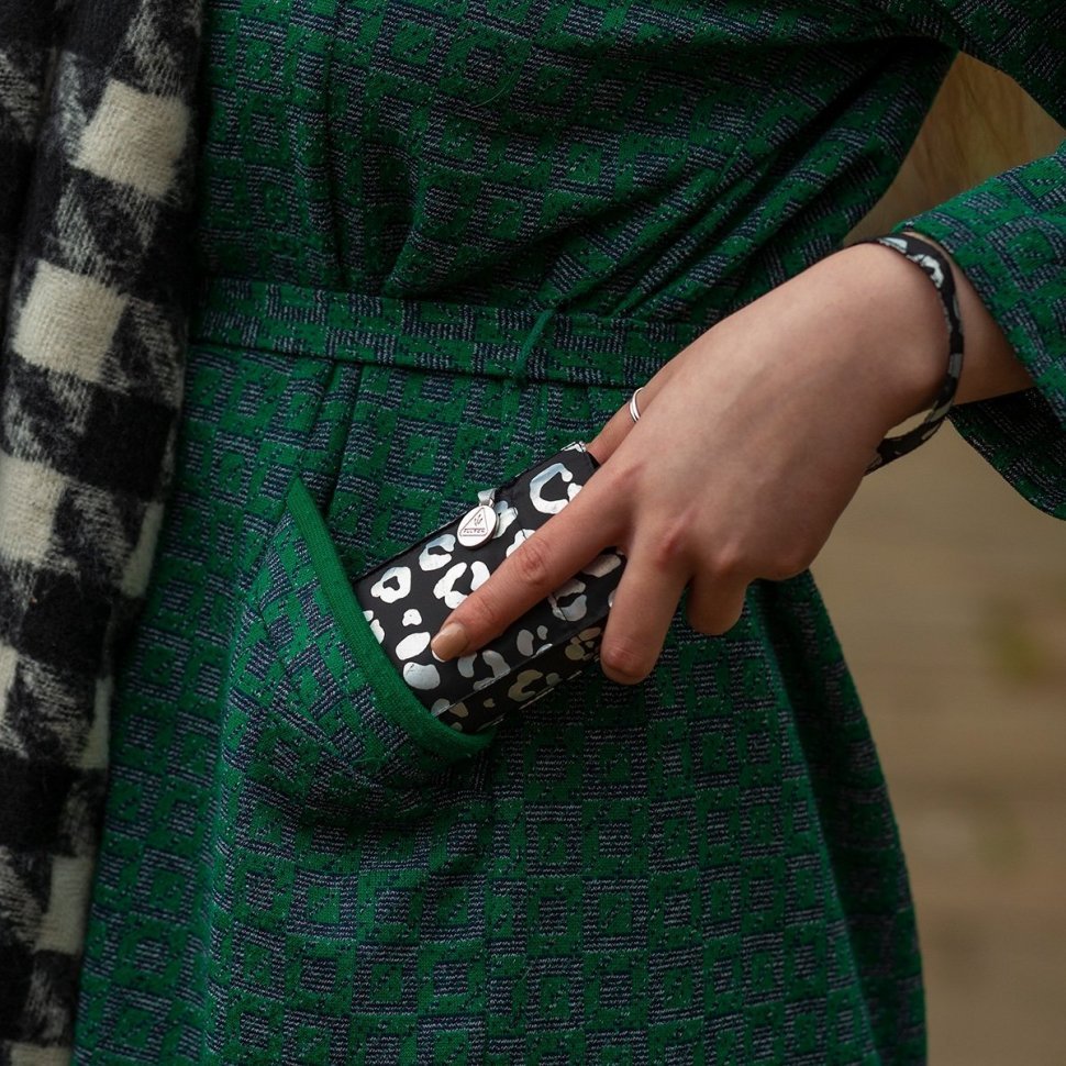 Мини-зонт женский Fulton L501-041116 Tiny-2 Iridescent Leopard (Черный с принтом радужного леопарда, механика) 94288 modnotak фото №3