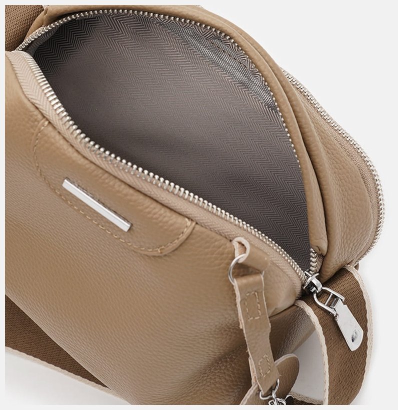 Женская сумка кросс-боди из натуральной кожи флотар Borsa Leather 94688 бежевого цвета modnotak фото №5