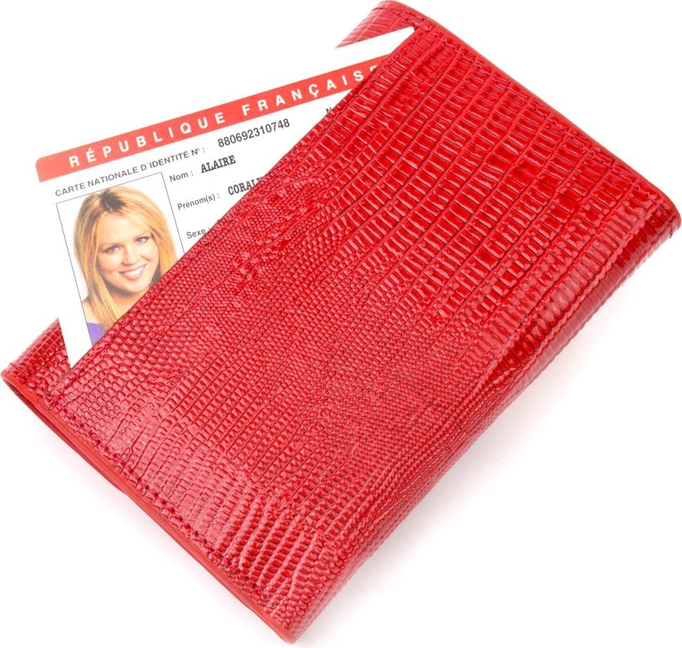 Компактний жіночий гаманець натуральної лакової шкіри червоного кольору KARYA (2421074)