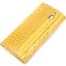 Жовтий жіночий гаманець із натуральної шкіри з тисненням під крокодила KARYA (2421174) - 2