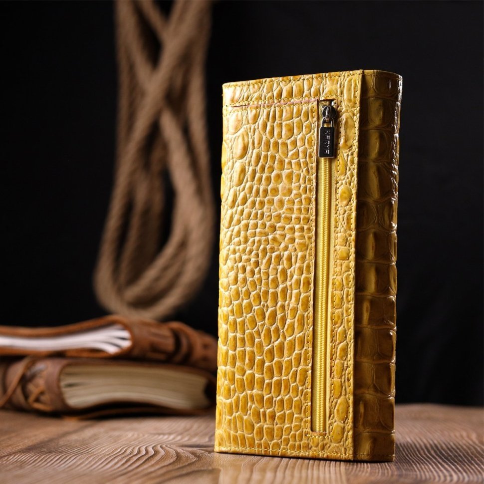 Жовтий жіночий гаманець із натуральної шкіри з тисненням під крокодила KARYA (2421174)