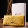 Жовтий жіночий гаманець із натуральної шкіри з тисненням під крокодила KARYA (2421174) - 9