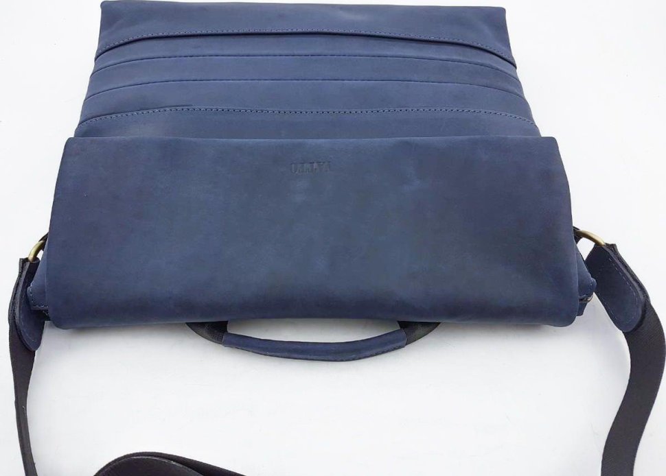 Наплечная сумка мессенджер с ручкой и клапаном на магнитах  VATTO (11830)