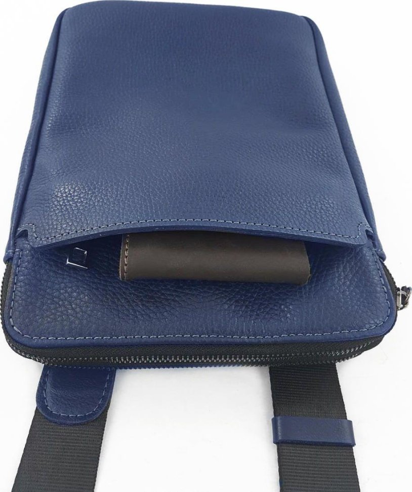Шкіряна чоловіча сумка на плече синього кольору VATTO (12129)