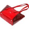 Простора шкіряна жіноча сумка червоного кольору з ручками KARYA (2420875) - 3