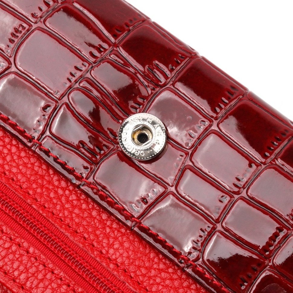 Лаковый женский кошелек красного цвета из натуральной кожи с тиснением под крокодила KARYA (2421175)