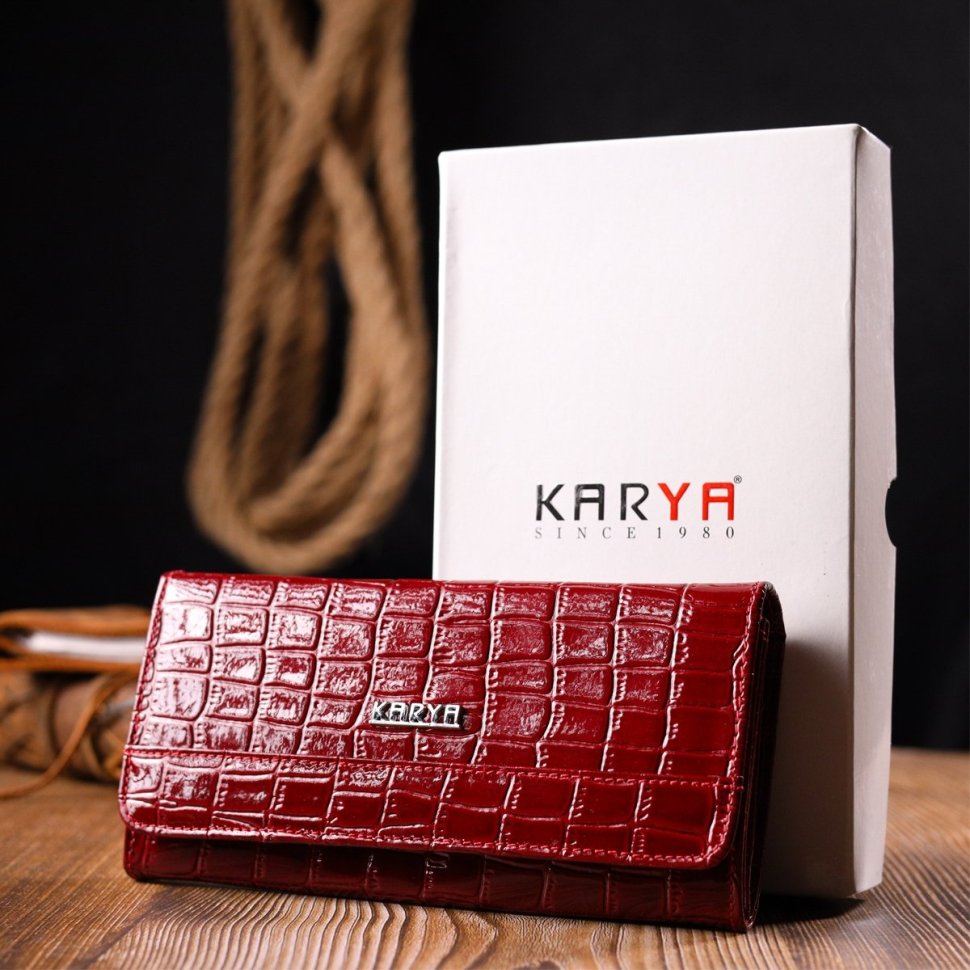 Лаковый женский кошелек красного цвета из натуральной кожи с тиснением под крокодила KARYA (2421175)