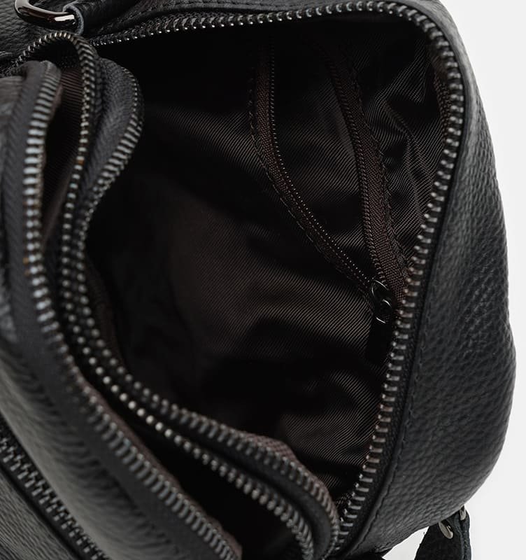 Жіноча маленька сумка-кроссбоді із чорної шкіри на блискавці Keizer (21271)