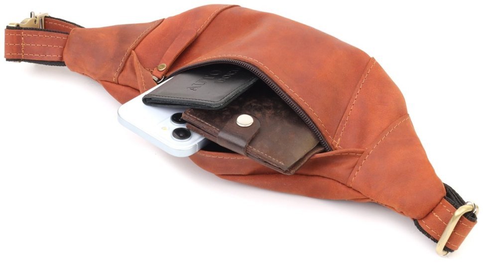 Вместительная мужская сумка-бананка из винтажной кожи рыжего цвета Shvigel 95090 modnotak фото №7