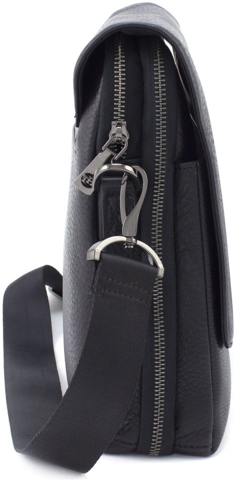 Мужская кожаная сумка на плечо черного цвета с откидным клапаном H.T. Leather 69790