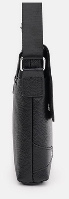Мужская кожаная плечевая сумка черного цвета с откидным клапаном Keizer 71591