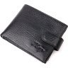 Класичний чоловічий гаманець із натуральної шкіри чорного кольору з хлястиком на кнопці KARYA (2421077) - 1