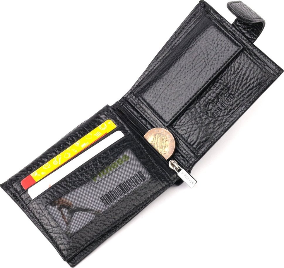 Класичний чоловічий гаманець із натуральної шкіри чорного кольору з хлястиком на кнопці KARYA (2421077)