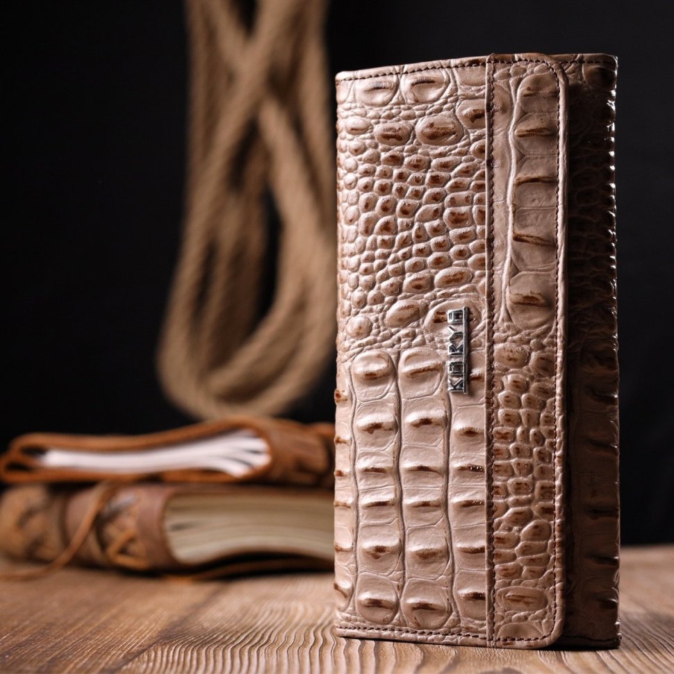 Бежевий горизонтальний жіночий гаманець з натуральної шкіри з тисненням під крокодила KARYA (2421177)