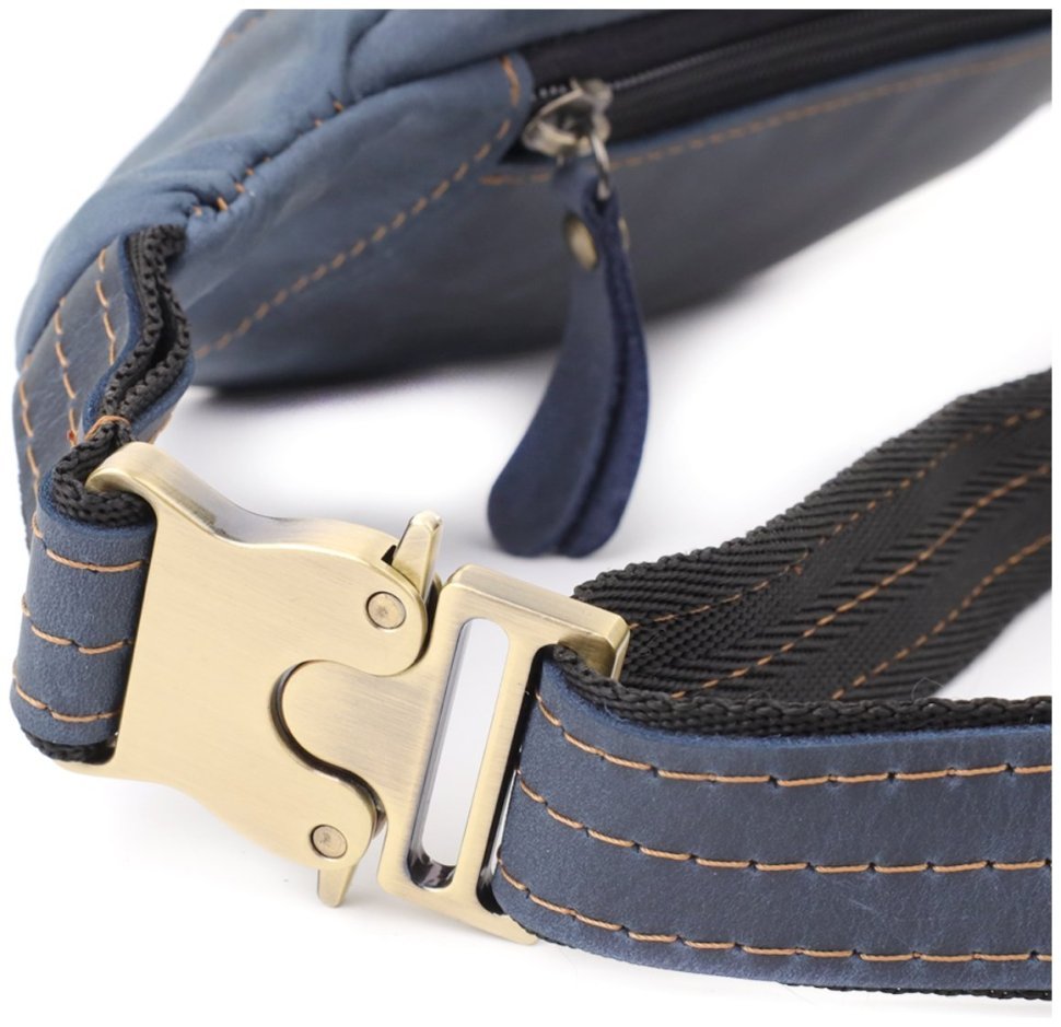 Стильная мужская сумка-бананка из натуральной винтажной кожи Shvigel 95091 Синего цвета modnotak фото №6