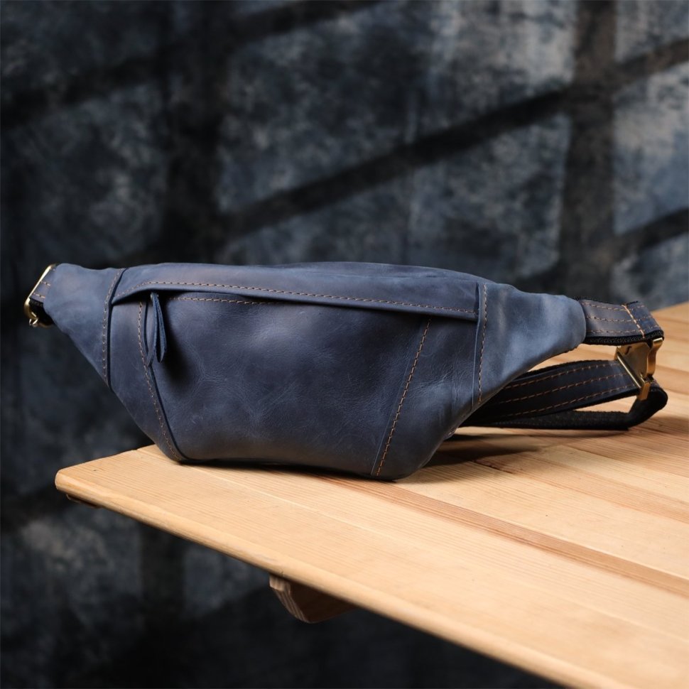 Стильная мужская сумка-бананка из натуральной винтажной кожи Shvigel 95091 Синего цвета modnotak фото №8