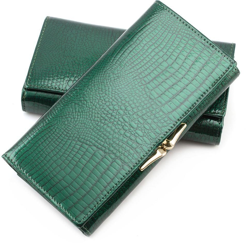 Зелений лаковий гаманець з великою монетницьою ST Leather (16286)