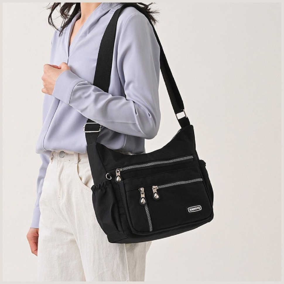 Женская тканевая сумка-мессенджер черного цвета через плечо Confident 77591