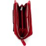 Кожаный женский кошелек-клатч в красном цвете с фактурой под крокодила KARYA (19608) - 6