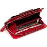 Шкіряний жіночий гаманець-клатч у червоному кольорі з фактурою під крокодила KARYA (19608) - 7